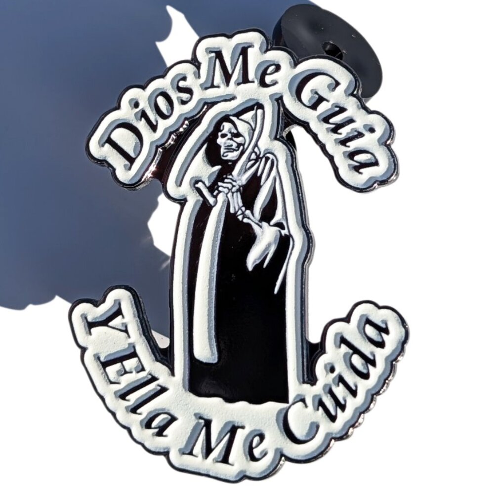 Pin Santa Muerte Pin for Caps Clothing Enamel Badge Dios me Guia Pin Death Pin